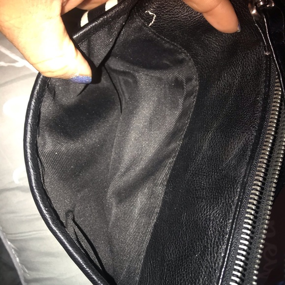 ❤️Merona black and white stripped purse❤️ - Picture 2 of 6